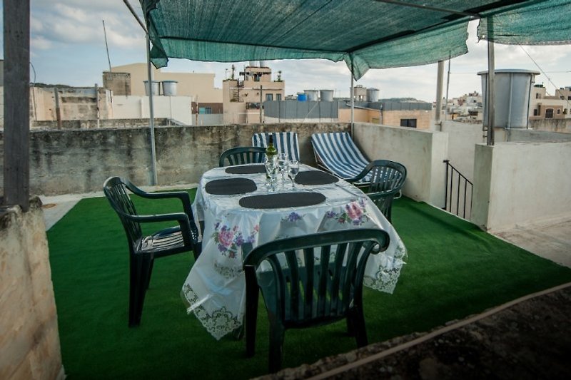 Wonderful for relaxing & dining - large rooftop terrace