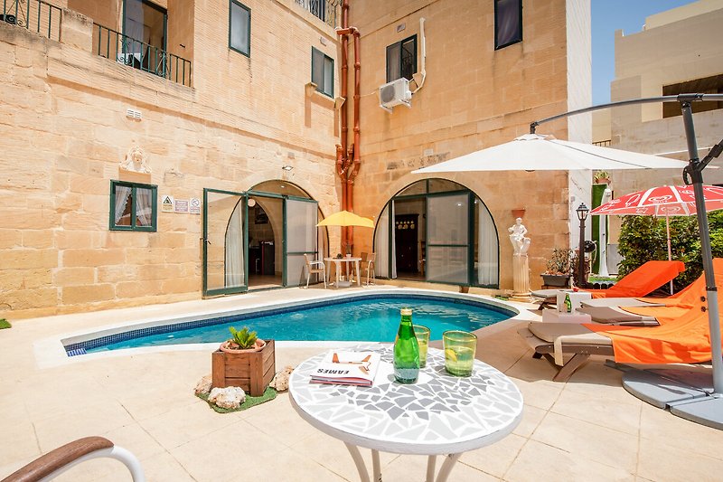 Schwimmbad, Möbel, Pflanzen, Terrasse - perfekt für Ihren Urlaub!