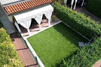 FEWO C 15 - KREIS LAZISE / GARDASEE MIT 50 m² PRIVATEM GARTEN & POOL!