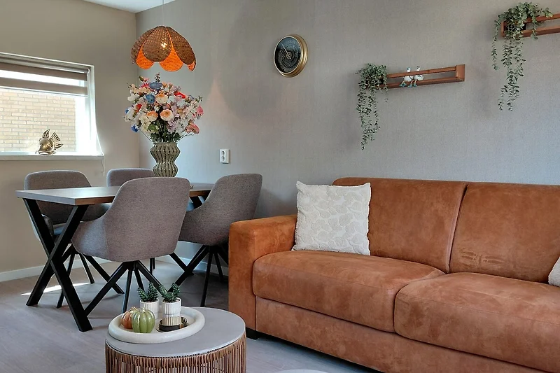 Gemütliche eingerichtete Wohnzimmer.