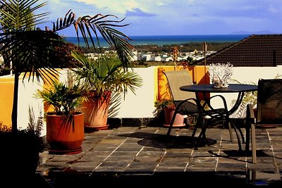 a Vue Appartamento vista mare con piscina