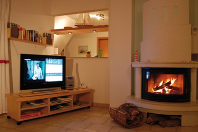 TV / Fireplace