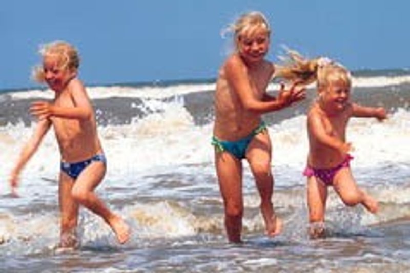 Kinder lieben die zeeländischen Strände!