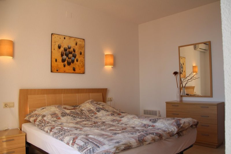 Schlafzimmer 1 