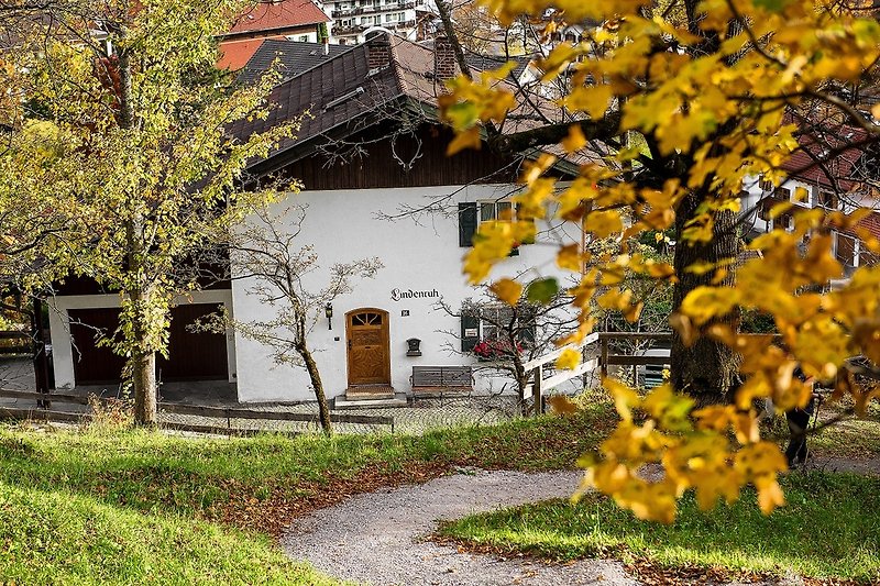 Ferienwohnungen Haus Lindenruh, Mittenwald