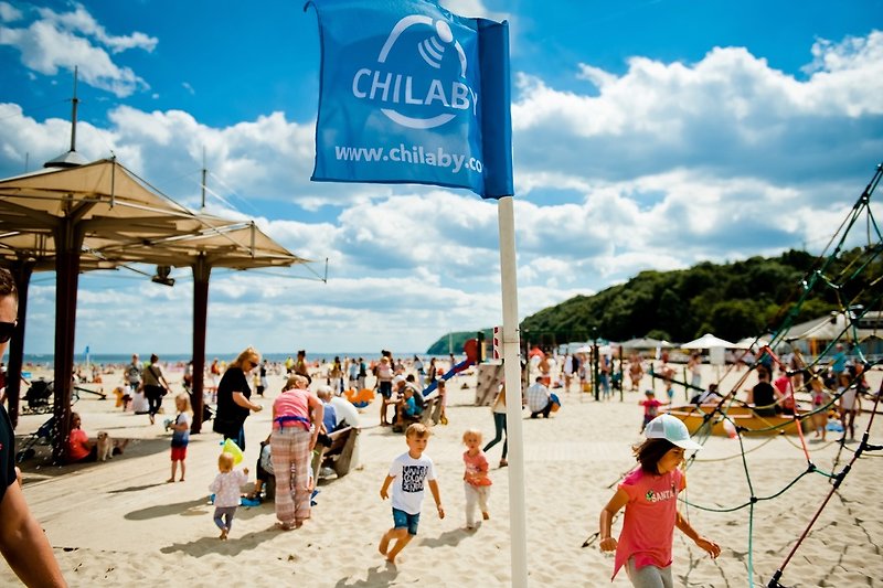 Parque infantil en la playa de Gdynia