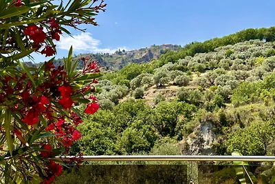 Haus  am Berg mit Meerblick + Pool