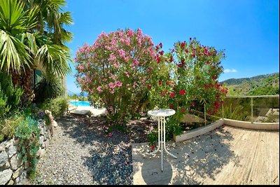 Haus  am Berg mit Meerblick + Pool