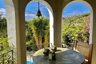 Haus  am Berg mit Meerblick + Pool