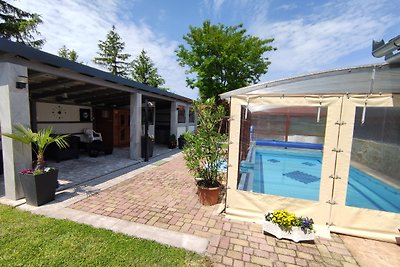  Ferienhaus mit Pool