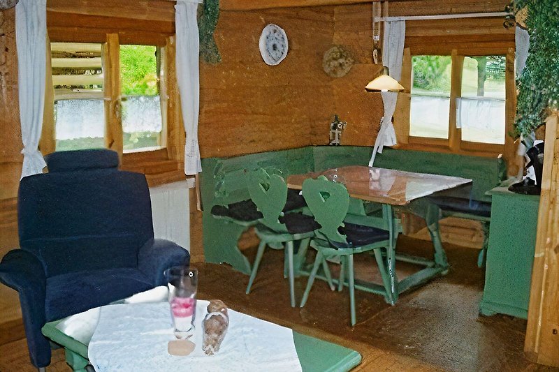 Dining area for 5 people
