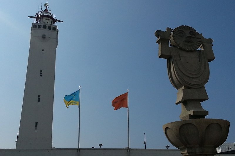Jannus und der Leuchtturm von Noordwijk aan Zee