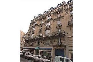 2 BD Central Paris Apartment