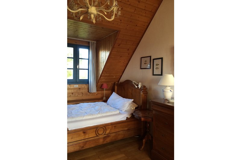 Schlafzimmer II mit 2 historischen Betten