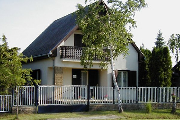 <span style="font-size:smaller;">Compañía Villa-Tábori</span><br> Sig. T. András <span style="font-size:smaller;">Compañía Villa-Tábori</span><br> Sig. T. András