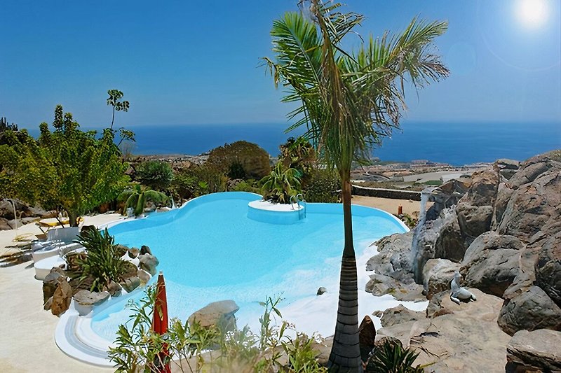 Blick auf den wunderschönen Pool- Ferienhaus Salvatore