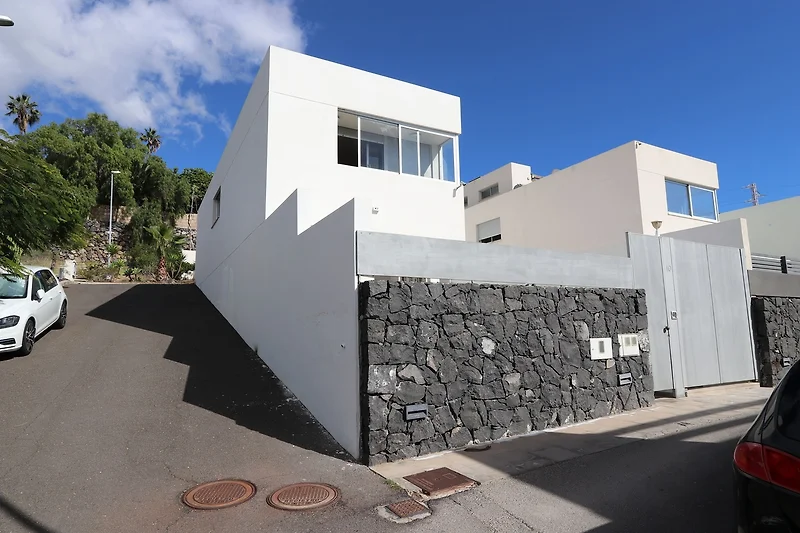 Modernes Wohnhaus in Aussichtslage