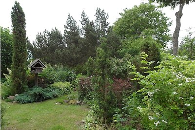 Rød Hus mit Klavier zwischen 2 Seen