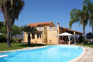Villa Falcone con piscina