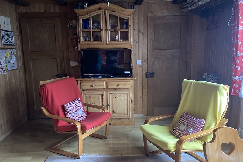 Wohnzimmer mit TV-SAT-Swisscom