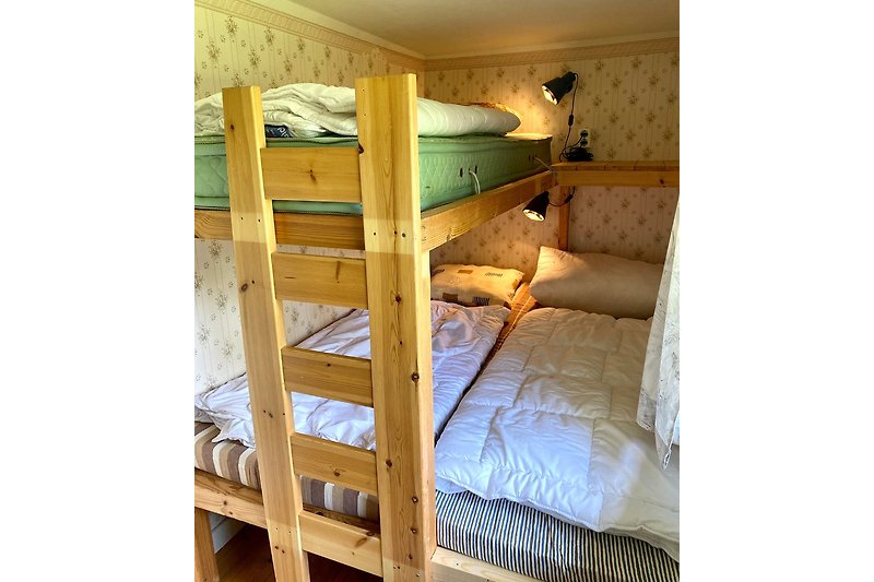 Schlafzimmer 3 mit Hochbett und Schlafebene