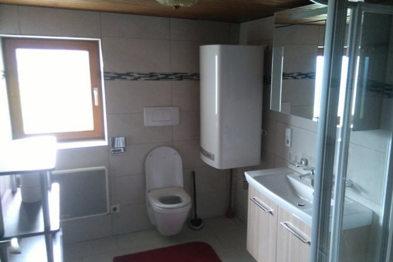 La salle de bain et les toilettes ont été rénovées en 2015.