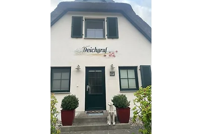 Casa di canna in posizione da sogno con vista lago