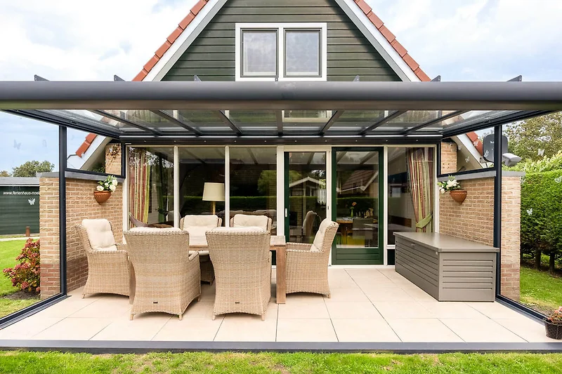 Die Terrassenüberdachung mit elektrischer Markise und Beleuchtung