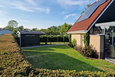 FH m. Fahrrädern u. Strandkabine