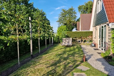 FH m. Fahrrädern u. Strandkabine