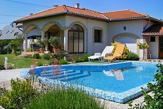 Ferienhaus mit Pool & wellness