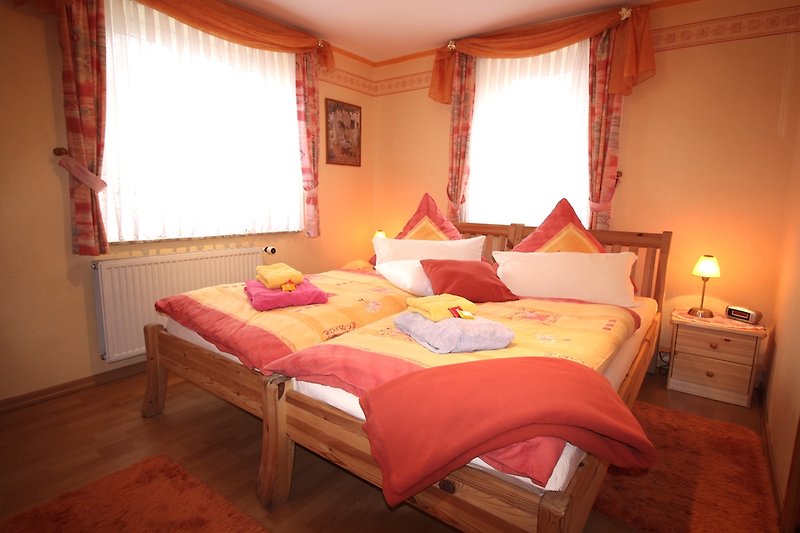 Schlafzimmer mit verstellbarem Lattenrost und guten Matratzen