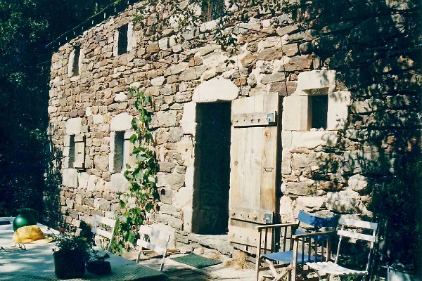 Natursteinhaus Térondel Thines