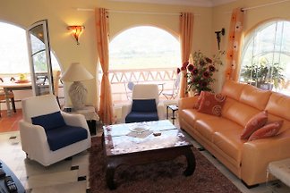 Lux. Apartm. pool, sea views, WiFi
