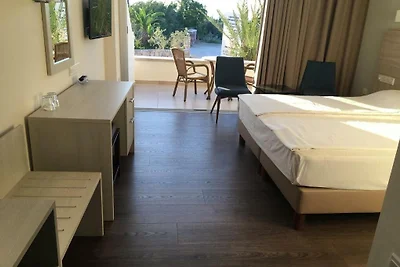RUHIGES KLEINES STRAND HOTEL ZYPERN