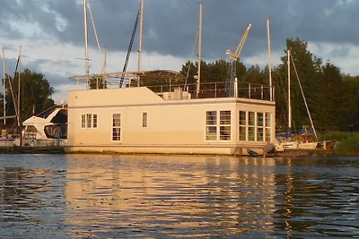 HAUSBOOT LAGOON