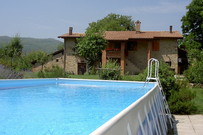 Toskana - Ferienwohnung für 2 Personen mit Poolnutzung und eigenem Garten.