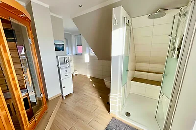 Badezimmer Obergeschoss Wärmekabine und Dusche Badezimmer Obergeschoss Wärmekabine und Dusche