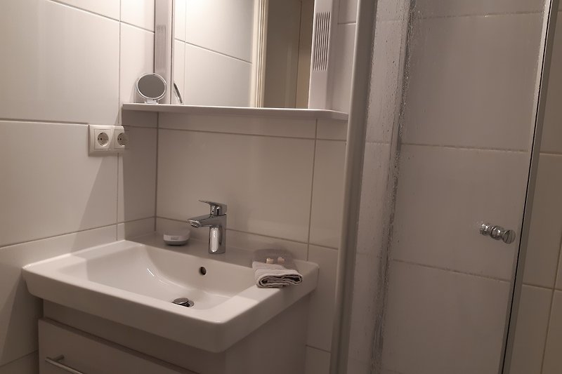 Ein modernes Badezimmer