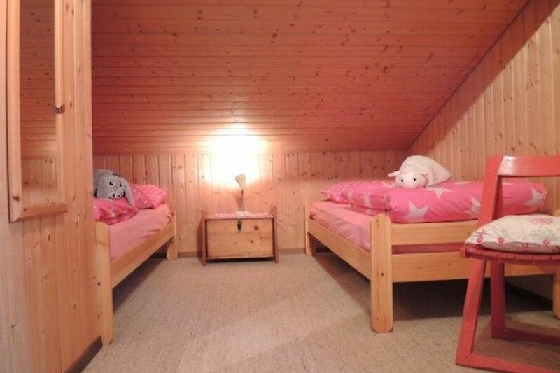 (Kinder)-Schlafzimmer OG mit zwei Einzelbetten