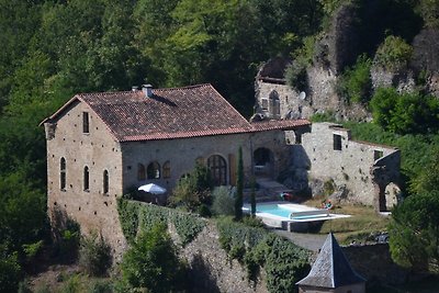 Katharerburg avec piscine en Ariège