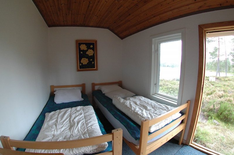 W boathouse znajduje się sypialnia z dwoma łóżkami (2x80 cm). Tutaj zasypiasz, słuchając szumu pluskającej fali.