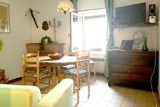 Casa in pietra con vista sul mare