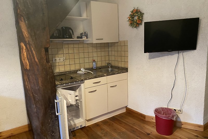 Kleinküche im Einzelzimmer mit Bad