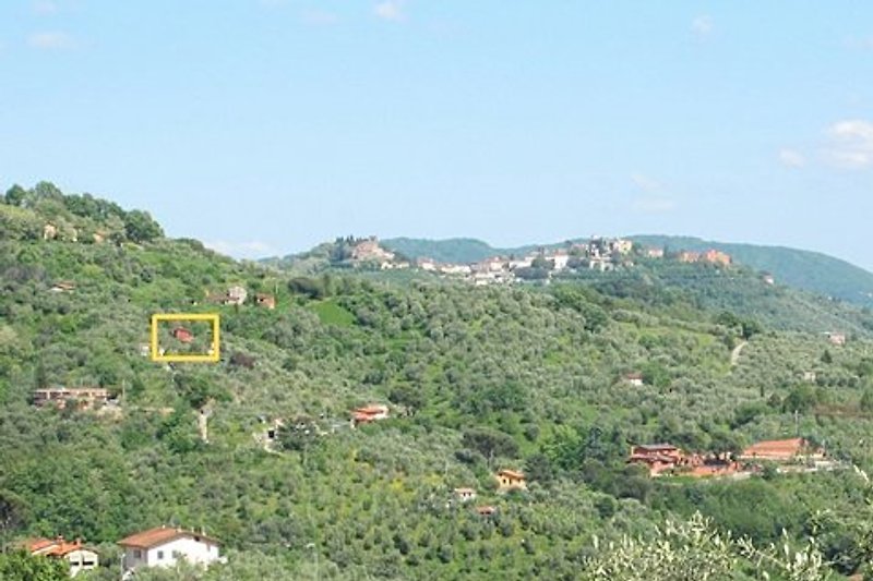 Zentral und doch ruhig gelegen: LA TERRAZZA mit Super-Panorama auf Montecatini Terme und die umliegenden Hügel mit ihren mittelalterlichen borghi wie Buggiano Castello, Colle di Buggiano, Massa, Cozzile.