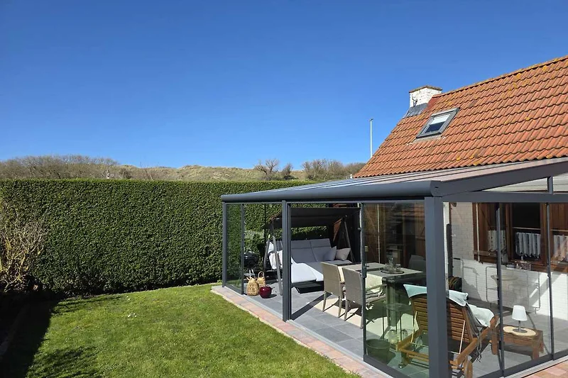 Eigener eingezäunter Garten in erster Reihe zu den Dünen.