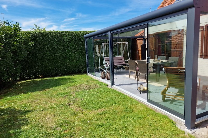 Garten in erster Reihe zu den Dünen mit windgeschützter Terrasse