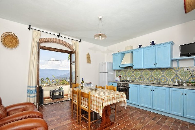 Kitchen with sea view