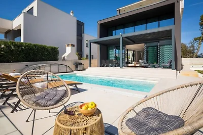 Stunning Noemi Villa Medulin