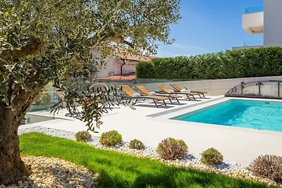 Stunning Noemi Villa Medulin